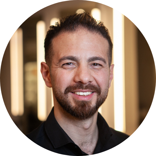 Ahmet, Top-Stylist und Inhaber bei AG Haarwelt in Hamburg Winterhude