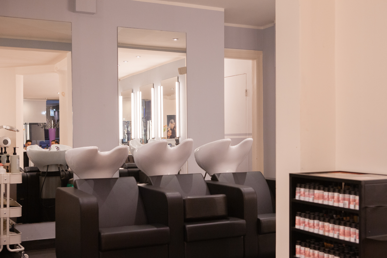 Perfekt gestylte Haare einer zufriedenen Kundin