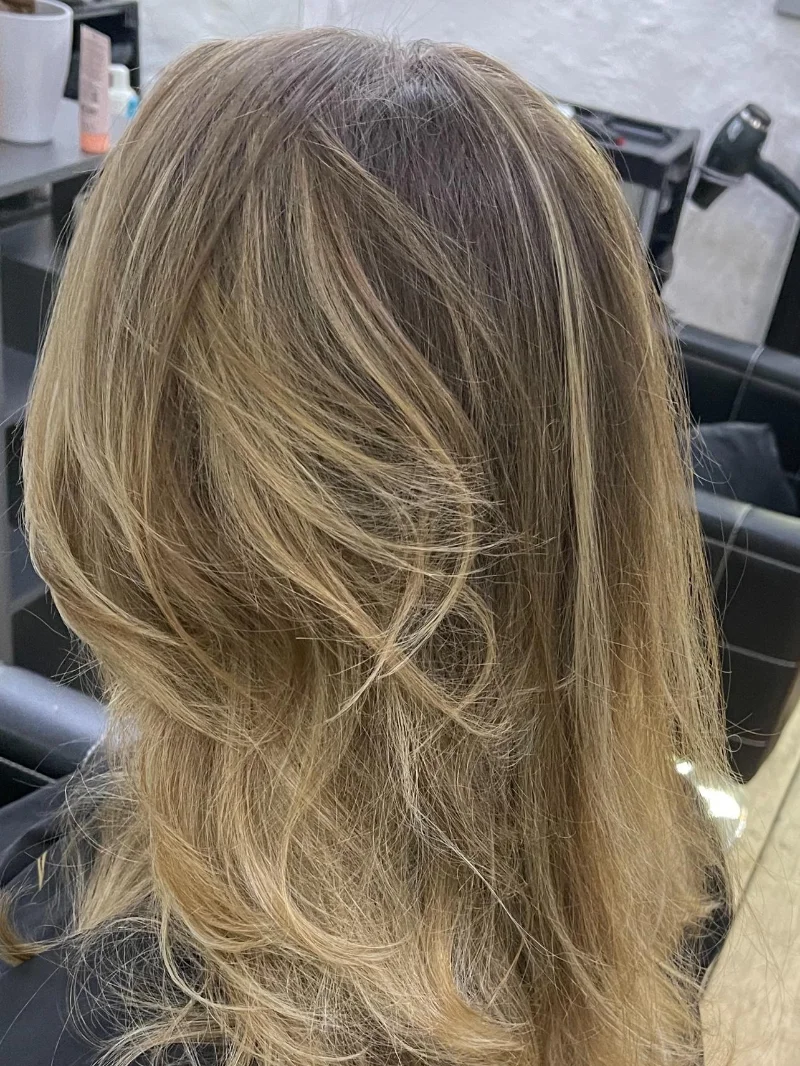 Modischer Kurzhaarschnitt für Damen, gestylt bei AG Haarwelt